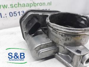 Drosselklappengehäuse van een Volkswagen Golf V (1K1) 2.0 TDI 16V 2006