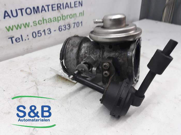 EGR valve Volkswagen Transporter T5 1.9 TDi 038131501AA AXC