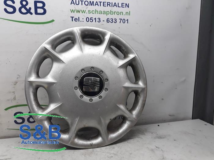 Używane Kolpak Seat Leon (1M1) 1.6 16V Cena € 10,00 Procedura marży oferowane przez Schaap & Bron