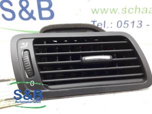 Used Dashboard vent Volkswagen Passat Variant (3C5) 2.0 TDI 16V 170 Price € 10,00 Margin scheme offered by Schaap & Bron