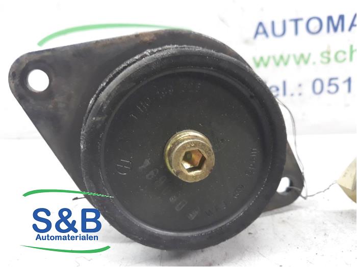 Engine mount from a Seat Cordoba (6C2/6K2) 1.4i CLX,SE,Latino 1995