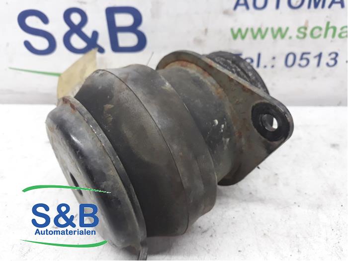 Engine mount from a Seat Cordoba (6C2/6K2) 1.4i CLX,SE,Latino 1995