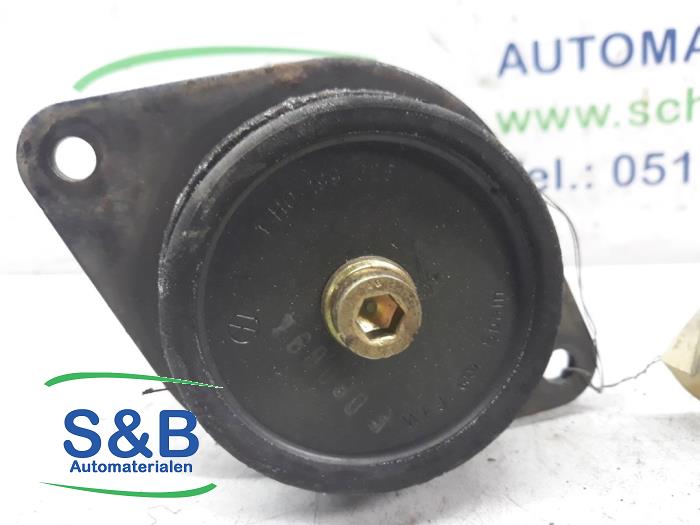 Engine mount from a Seat Cordoba (6C2/6K2) 1.4i CLX,SE,Latino 1995