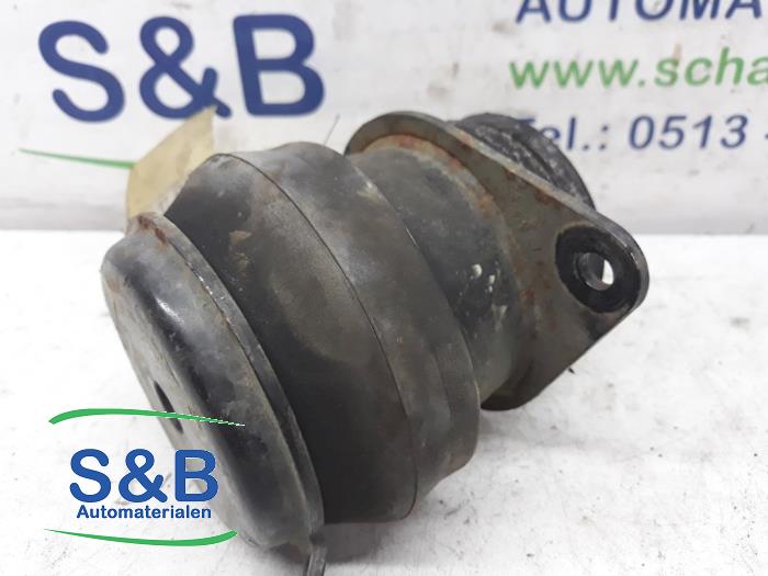 Engine mount from a Seat Cordoba (6C2/6K2) 1.4i CLX,SE,Latino 1995