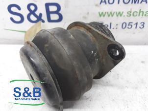 Engine mount from a Seat Cordoba (6C2/6K2) 1.4i CLX,SE,Latino 1995