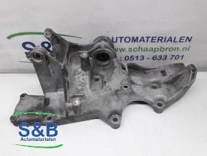 Used Alternator upper bracket Volkswagen Passat (3B3) 2.0 20V Price € 50,00 Margin scheme offered by Schaap & Bron