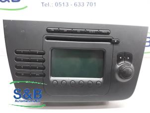 Used Radio CD player Seat Altea (5P1) 1.6 Price € 175,00 Margin scheme offered by Schaap & Bron