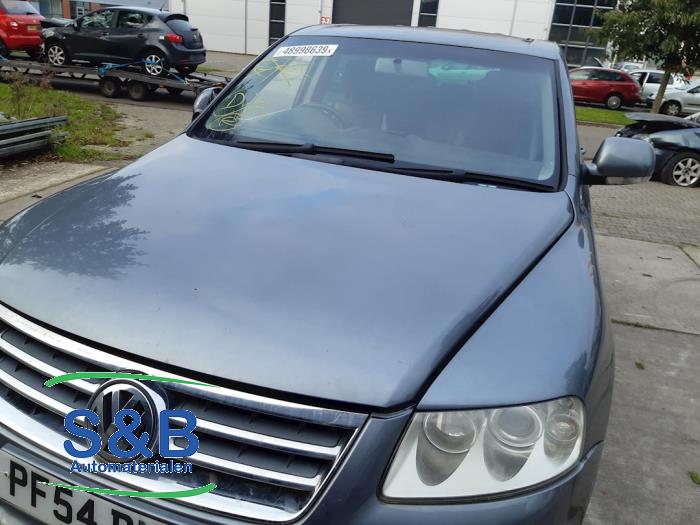 Używane Maska Volkswagen Touareg (7LA/7L6) 2.5 TDI R5 Cena € 149,00 Procedura marży oferowane przez Schaap & Bron