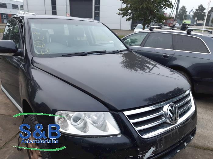 Używane Maska Volkswagen Touareg (7LA/7L6) 2.5 TDI R5 Cena € 170,00 Procedura marży oferowane przez Schaap & Bron