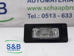 Usados Iluminación de matrícula Volkswagen Passat (3C2) 1.9 TDI Precio € 10,00 Norma de margen ofrecido por Schaap & Bron