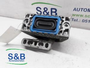Engine mount from a Audi A3 (8P1) 2.0 16V FSI 2006
