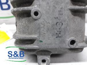 Engine mount from a Audi A3 (8P1) 2.0 16V FSI 2006