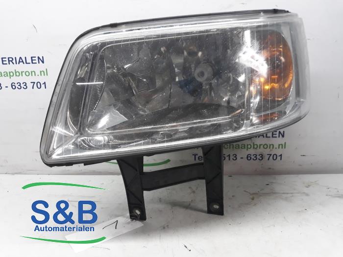 Używane Reflektor lewy Volkswagen Transporter T5 2.5 TDi Cena € 40,00 Procedura marży oferowane przez Schaap & Bron