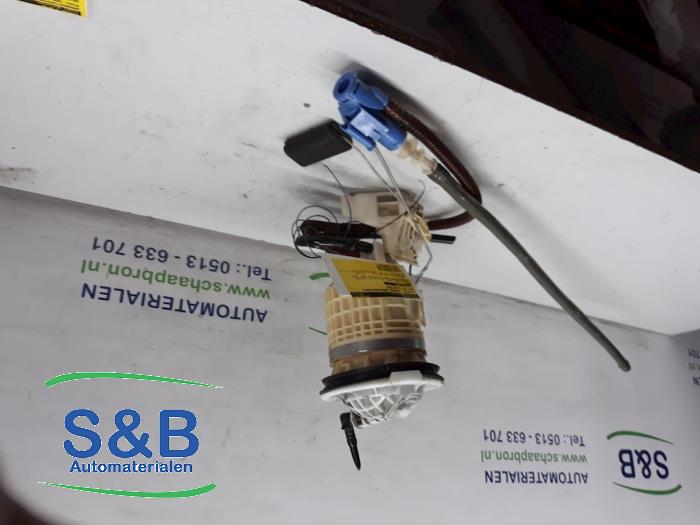 Używane Modul pompa paliwowa BMW Mini (R50/53) 1.6 16V Cooper Cena € 40,00 Procedura marży oferowane przez Schaap & Bron