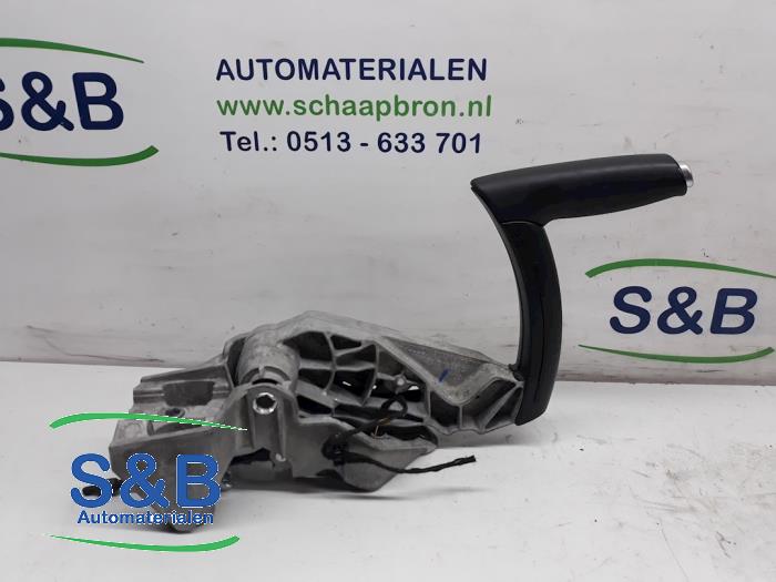 Używane Dzwignia hamulca postojowego Audi A3 (8P1) 1.2 TFSI Cena € 24,99 Procedura marży oferowane przez Schaap & Bron