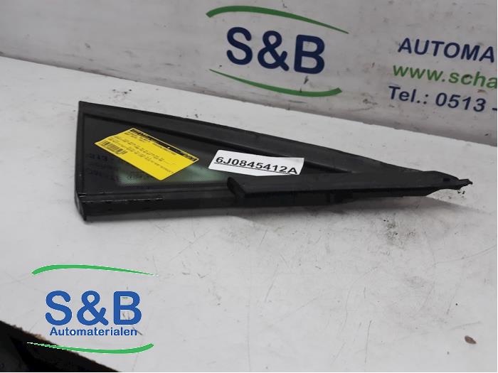 Usados Ventanilla triangular derecha delante Seat Ibiza IV (6J5) 1.6 TDI 105 Precio € 25,00 Norma de margen ofrecido por Schaap & Bron