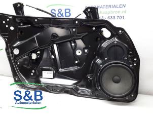Używane Mechanizm szyby lewej przedniej wersja 4-drzwiowa Volkswagen Passat (362) 1.8 TSI 16V Cena € 40,00 Procedura marży oferowane przez Schaap & Bron
