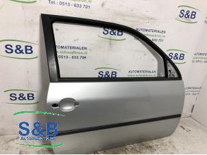 Używane Drzwi prawe wersja 2-drzwiowa Seat Arosa (6H1) 1.4 MPi Cena € 49,00 Procedura marży oferowane przez Schaap & Bron