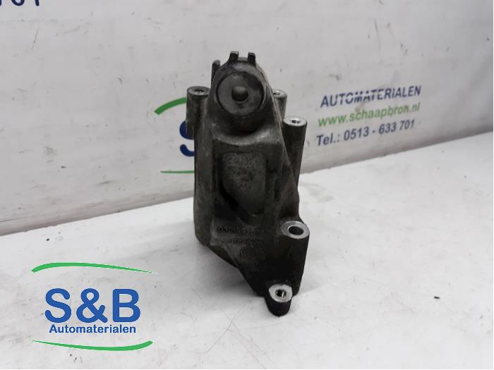 Used Engine mount Volkswagen Crafter 2.0 BiTDI Price € 30,00 Margin scheme offered by Schaap & Bron