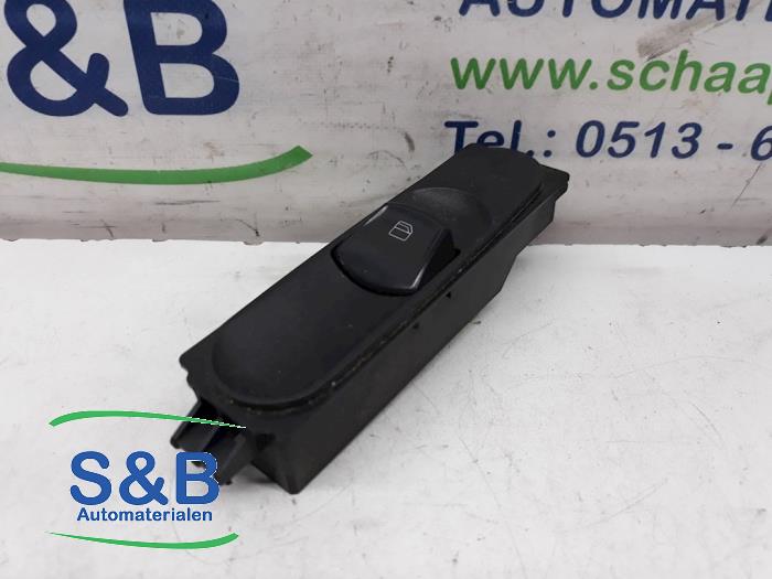 Usados Interruptor de ventanilla eléctrica Volkswagen Crafter 2.5 TDI 30/32/35 Precio € 10,00 Norma de margen ofrecido por Schaap & Bron