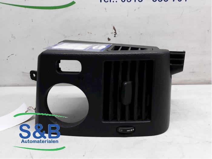 Air grill side from a Volkswagen Crafter 2.5 TDI 28/30/32/35 MWB 2006