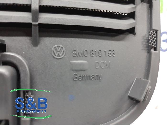Grille aération tableau de bord d'un Volkswagen Golf Plus (5M1/1KP) 2.0 TDI 16V 2012