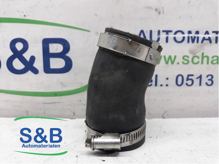 Turbo pipe from a Volkswagen Golf Plus (5M1/1KP) 2.0 TDI 16V 2012