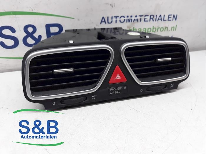 Dashboard vent from a Volkswagen Eos (1F7/F8) 2.0 TDI 16V 2008