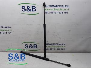 Used Set of gas struts for boot Volkswagen Touran (1T1/T2) 1.6 Price € 25,00 Margin scheme offered by Schaap & Bron
