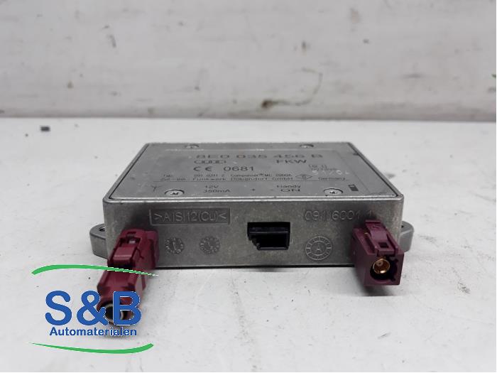 Usados Módulo de teléfono Audi A3 Quattro (8P1) 3.2 24V FSI Precio € 35,00 Norma de margen ofrecido por Schaap & Bron
