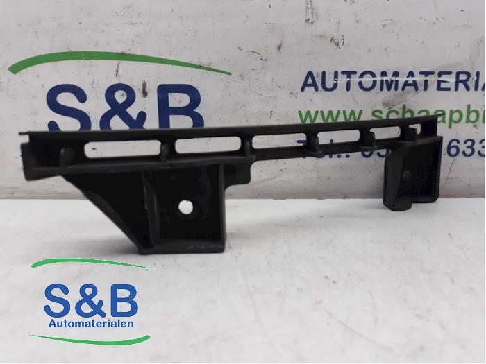 Front bumper mounting bracket