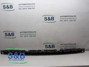 Used Rear bumper component, central Volkswagen Polo IV (9N1/2/3) 1.4 16V Price € 10,00 Margin scheme offered by Schaap & Bron