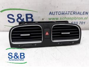 Used Dashboard vent Volkswagen Golf VI (5K1) 1.6 TDI 16V Price € 25,00 Margin scheme offered by Schaap & Bron