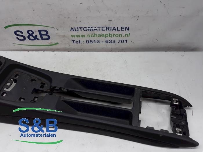 Middle console from a Volkswagen Polo V (6R) 1.2 12V BlueMotion Technology 2010