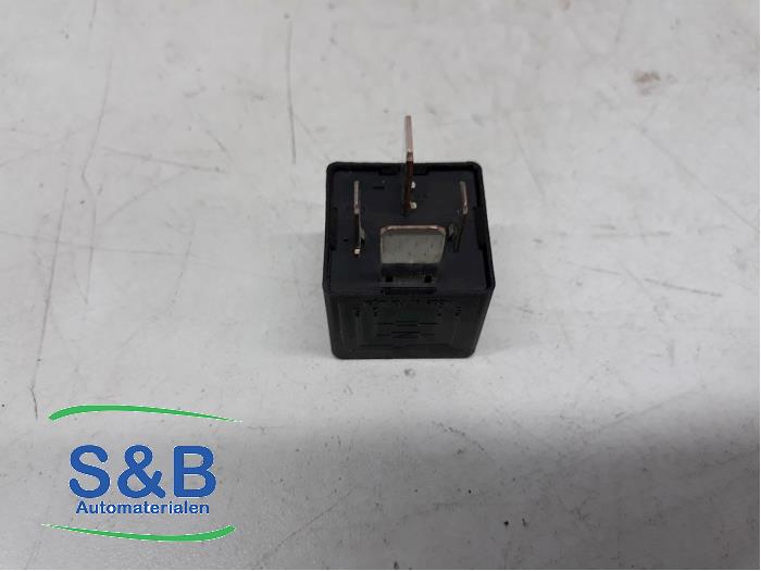 Relay Volkswagen Transporter T5 2.5 TDi 7M0951253A