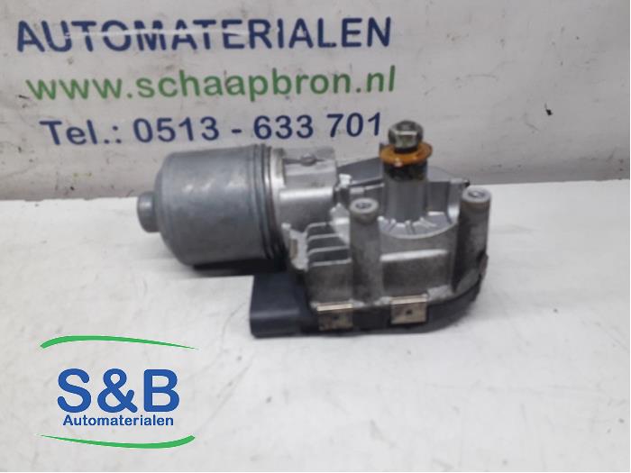Front wiper motor from a Seat Toledo (5P2) 1.9 TDI 2007