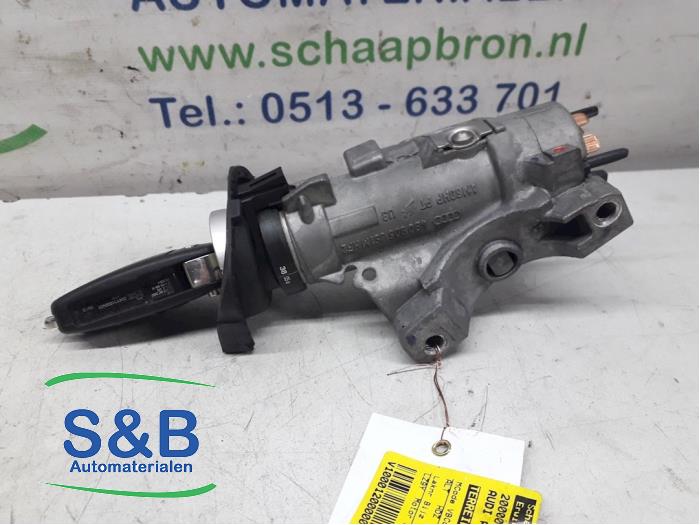 Używane Stacyjka + Kluczyk Audi A4 (B7) 2.0 20V Cena € 30,00 Procedura marży oferowane przez Schaap & Bron