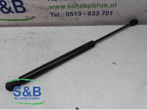 Used Rear gas strut, left Skoda Fabia (6Y5) 1.2 Price € 10,00 Margin scheme offered by Schaap & Bron