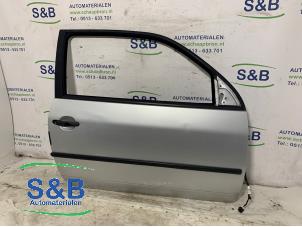 Używane Drzwi prawe wersja 2-drzwiowa Seat Arosa (6H1) 1.4 MPi Cena € 49,00 Procedura marży oferowane przez Schaap & Bron