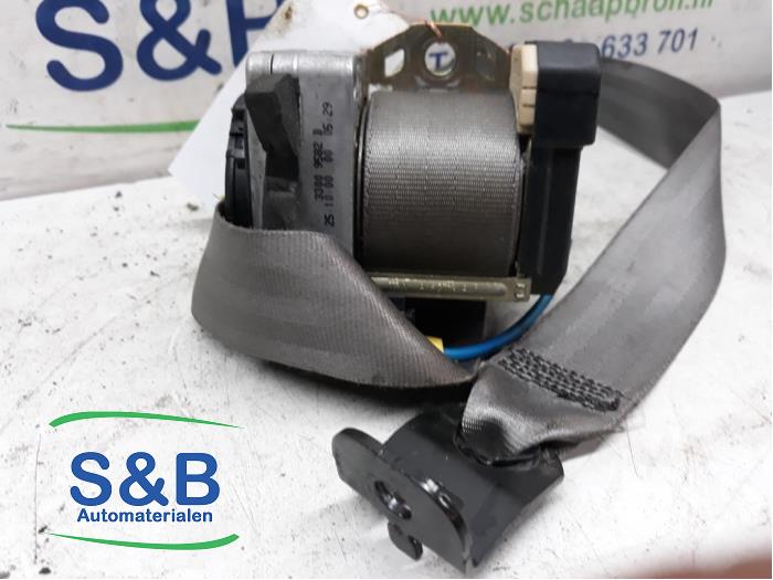 Front seatbelt, left from a Seat Leon (1M1) 1.6 16V 2001