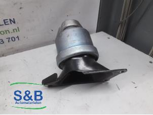 Used Engine mount Volkswagen Transporter T5 2.0 TDI DRF Price € 35,00 Margin scheme offered by Schaap & Bron