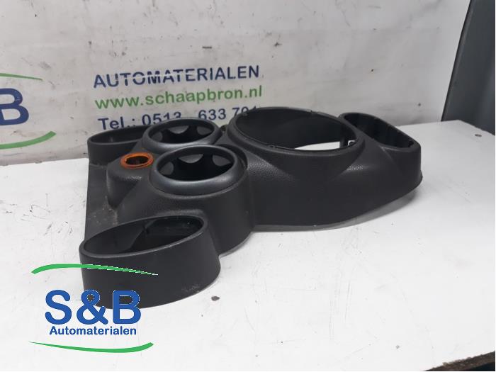 Używane Konsole srodkowe BMW Mini (R50/53) 1.6 16V One Cena € 25,00 Procedura marży oferowane przez Schaap & Bron