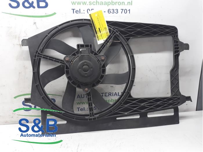Używane Wentylator BMW Mini (R50/53) 1.6 16V One Cena € 40,00 Procedura marży oferowane przez Schaap & Bron