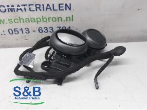Used Handle BMW Mini One/Cooper (R50) 1.6 16V One Price € 10,00 Margin scheme offered by Schaap & Bron