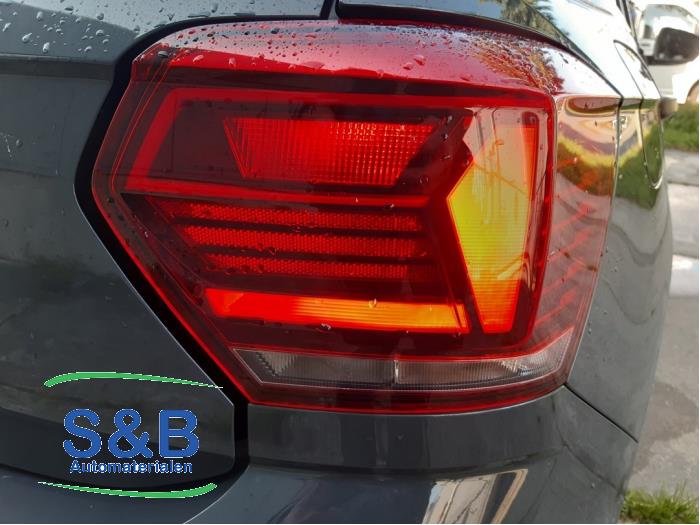 Taillight, right from a Volkswagen Polo VI (AW1) 1.0 12V BlueMotion Technology 2018