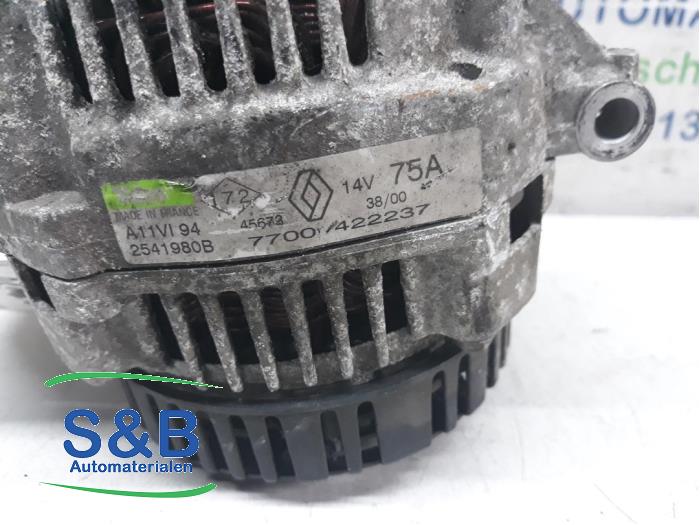 Dynamo van een Renault Clio II (BB/CB) 1.2 2001