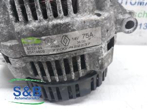Dynamo van een Renault Clio II (BB/CB) 1.2 2001