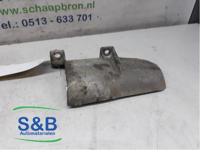 Begagnade Värmesköld Skoda Fabia III Combi (NJ5) Pris € 15,00 Marginaltabell erbjuds av Schaap & Bron