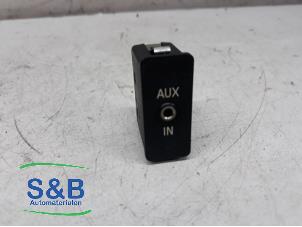 Używane Zlacze AUX/USB Mini Mini (R56) Cena € 10,00 Procedura marży oferowane przez Schaap & Bron
