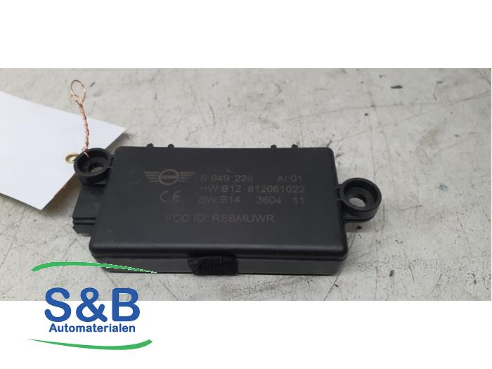 Usados Módulo de alarma Austin Mini Open (R52) 1.6 16V Cooper S Precio € 15,00 Norma de margen ofrecido por Schaap & Bron
